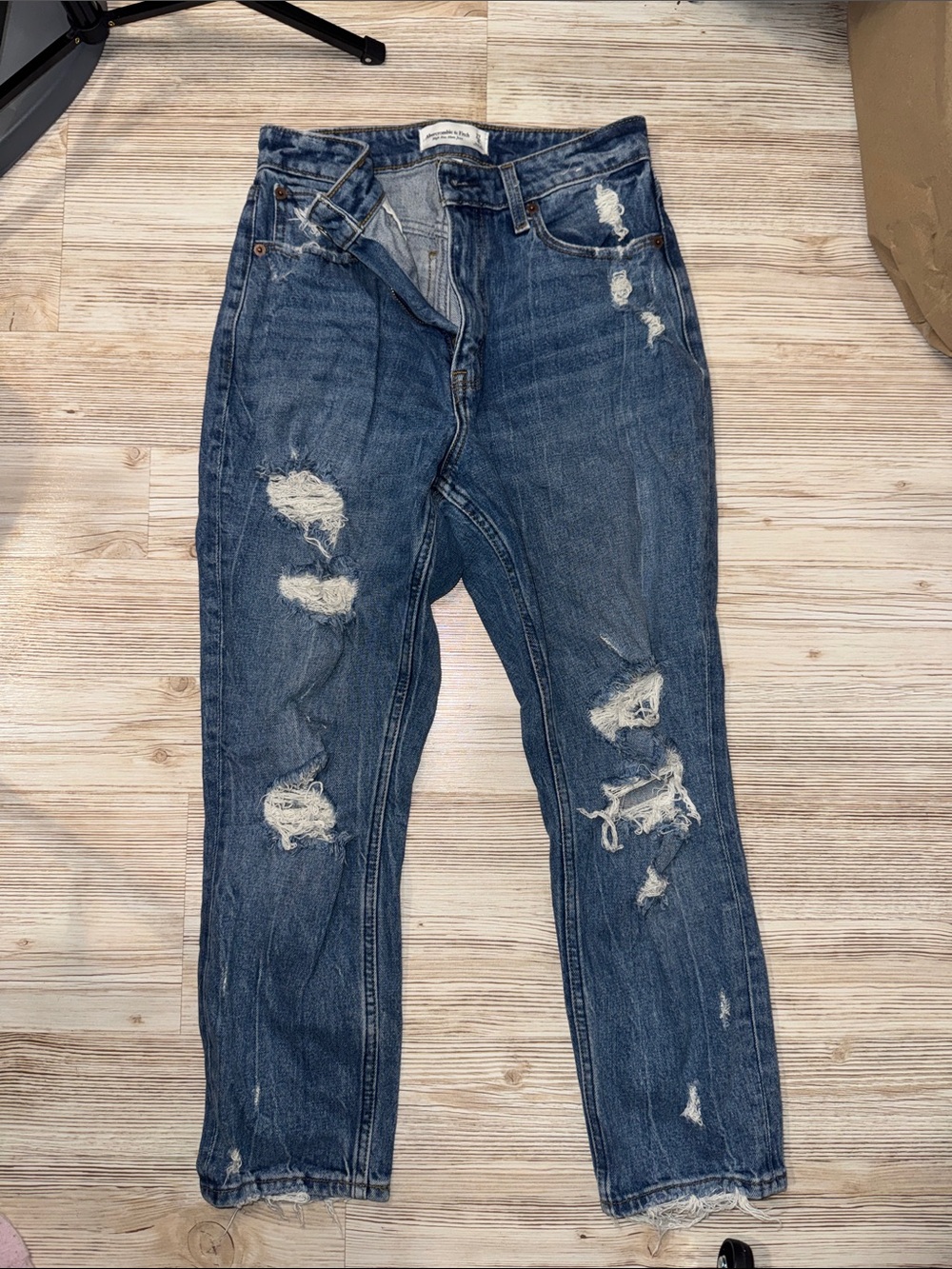 Abercrombie & Fitch highrise mom curve love Jeans - 27/4 short!